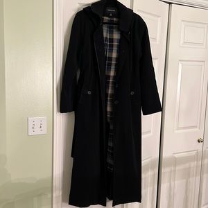 London fog black maxi trenchcoat with detachable hood and self belt.